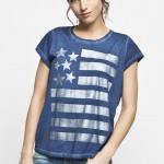 Top Hilfiger Denim ve střihu oversize s motivem americké vlajky